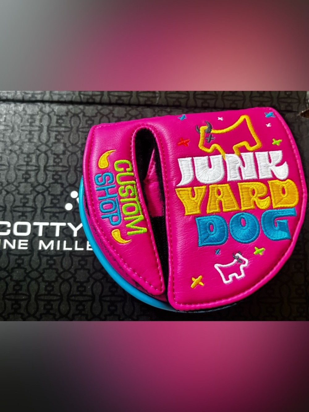 New Scotty Cameron Gallery Custom Shop JUNKYARD DOG Mid Round RH Headcover Neon